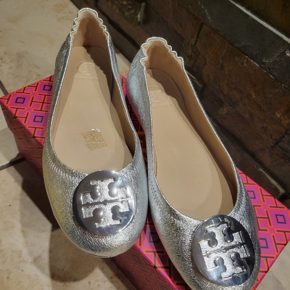 New Tory Burch Metallic shoes - Picture 2 of 4